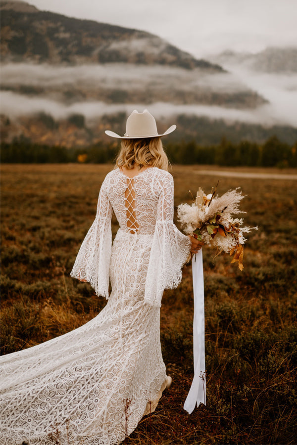 Robe de mariée en dentelle à manches longues et dos lacé, modèle WD547