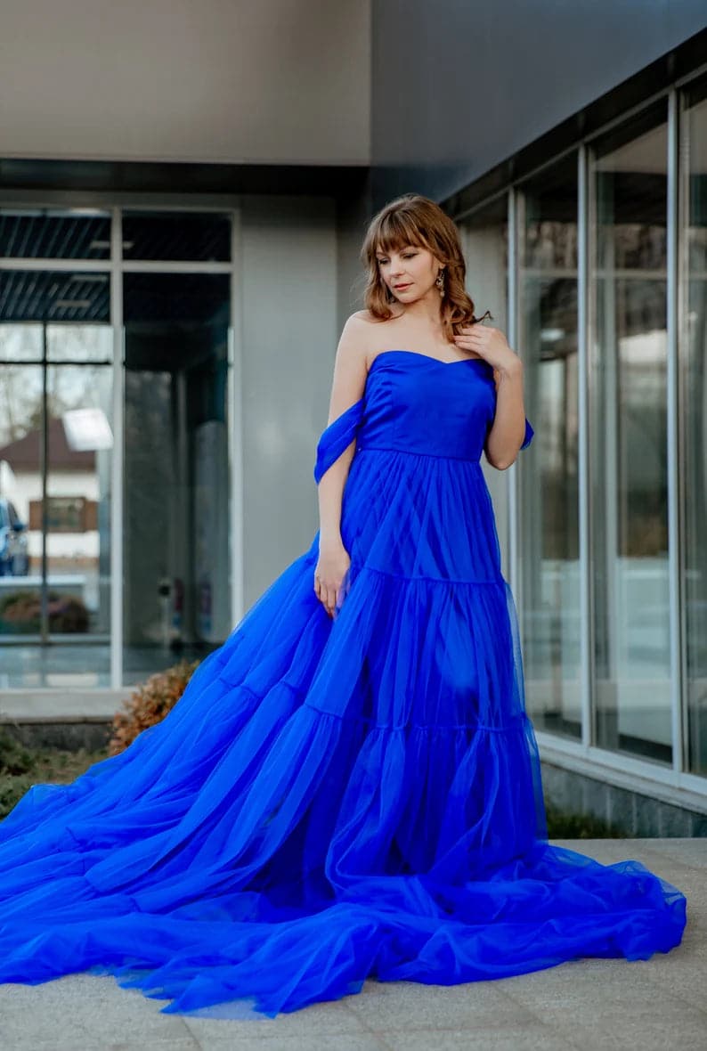 Vestido largo de tul azul real con cola SYP16