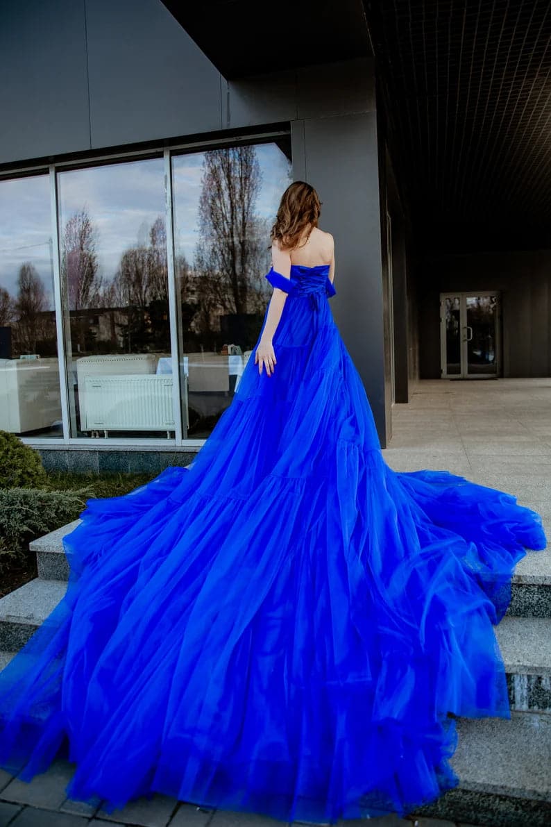 Vestido largo de tul azul real con cola SYP16