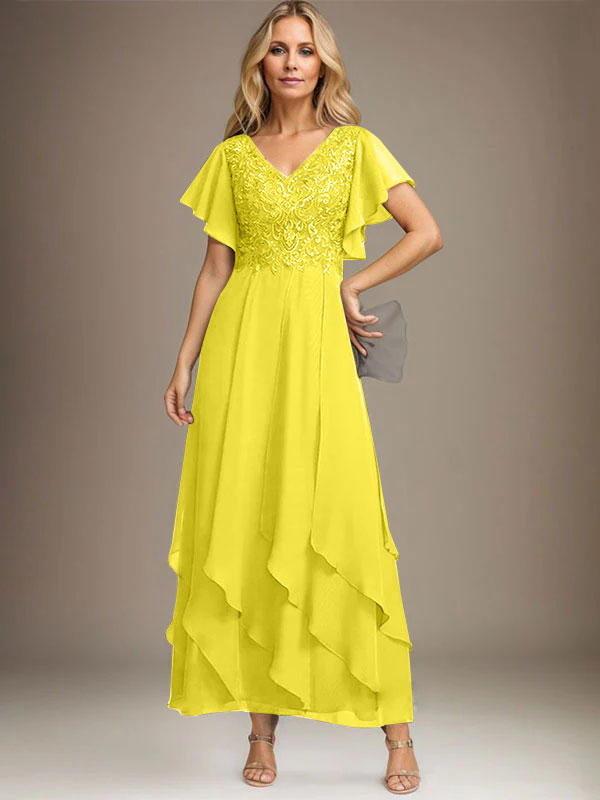Vestido de novia de corte línea A, escote en V, largo hasta el tobillo, de gasa de encaje con volantes en cascada. 
