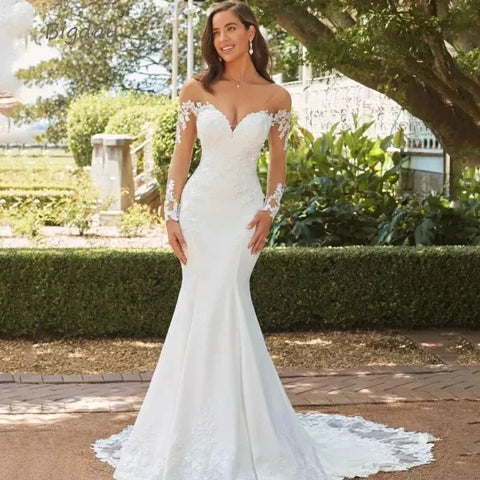 Vestidos de novia de lujo con apliques de encaje, sexys, con espalda descubierta, escote corazón, corte sirena y cola de barrido, ideales para la fiesta nupcial. Amanda Novias 