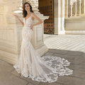 Robe de mariée sirène de luxe pour femme, ornée d'appliques en dentelle, col en V, bretelles spaghetti, dos nu, traîne courte. 