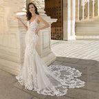 Robe de mariée sirène de luxe pour femme, ornée d'appliques en dentelle, col en V, bretelles spaghetti, dos nu, traîne courte. 