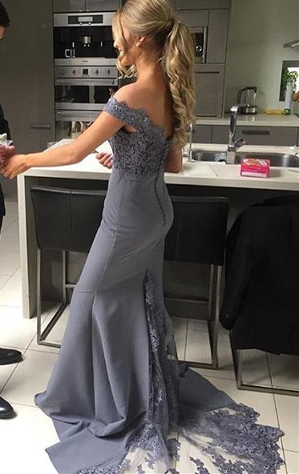 Vestidos de dama de honor de sirena con escote corazón, hombros descubiertos y cola de barrido, de encaje. 