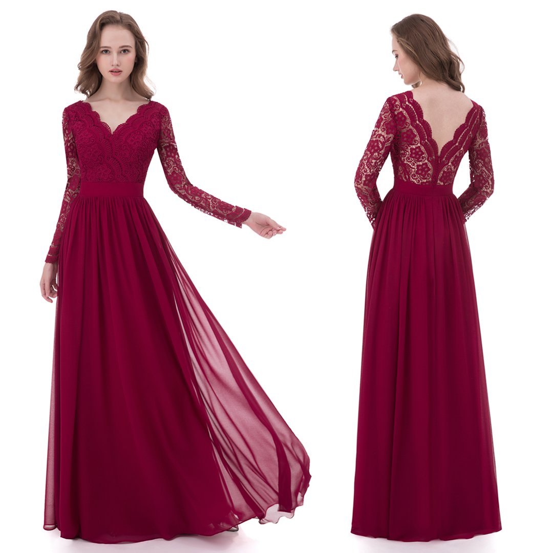 Robe de demoiselle d'honneur longue bordeaux en mousseline, coupe trapèze, col en V, dentelle et dos nu, en dentelle.