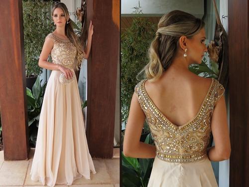 Elegante vestido largo de fiesta de gasa corte A, mangas cortas, cuello redondo y bordado con cuentas. 