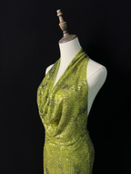 Precioso vestido de fiesta largo de sirena con lentejuelas, escote halter y espalda descubierta, color verde, modelo Y8647