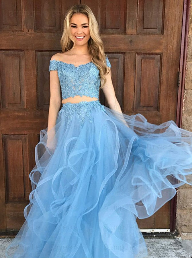 Vestidos de graduación de dos piezas de tul con hombros descubiertos y apliques