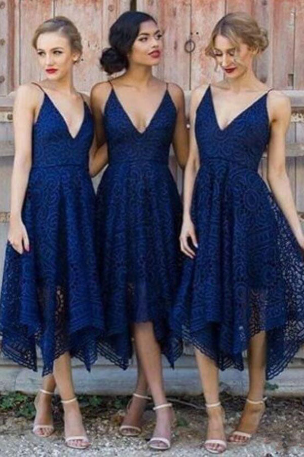 Robes de demoiselle d'honneur bleu marine à col en V, coupe trapèze et dentelle courte, pas chères, en ligne 