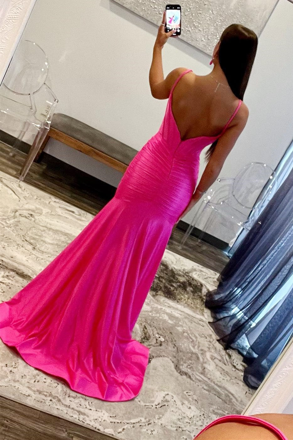 Vestido de fiesta de satén con escote redondo estilo sirena y abertura