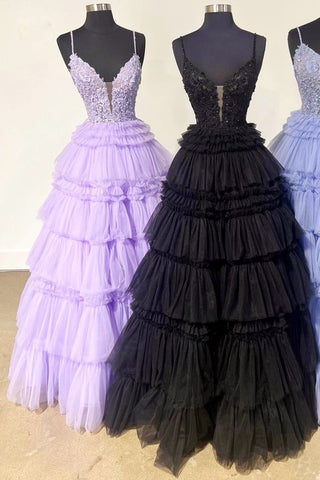 Vestido de baile escalonado con tirantes finos, volantes y cuentas