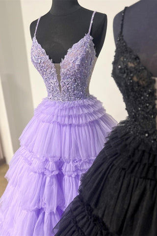 Vestido de baile escalonado con tirantes finos, volantes y cuentas