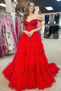 Robe de bal longue en tulle à épaules dénudées et à volants étagés