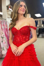 Robe de bal longue en tulle à épaules dénudées et à volants étagés