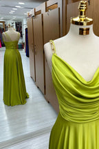 Robe de bal longue trapèze vert olive à col bénitier et bretelles chaîne
