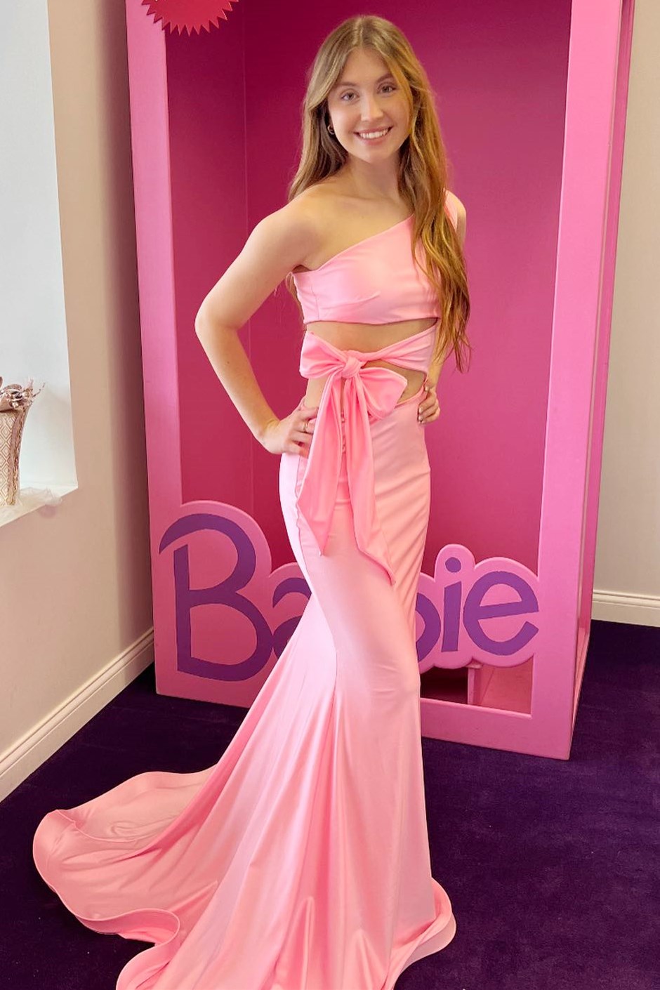 Robe de bal longue trompette à une épaule découpée
