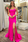 Vestido largo de fiesta rosa fucsia con escote redondo y cordones, corte sirena.