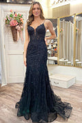 Vestido de fiesta de corte sirena con apliques, escote en V pronunciado y cordones