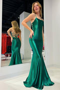 Robe de bal longue sirène émeraude à col rond et lacets