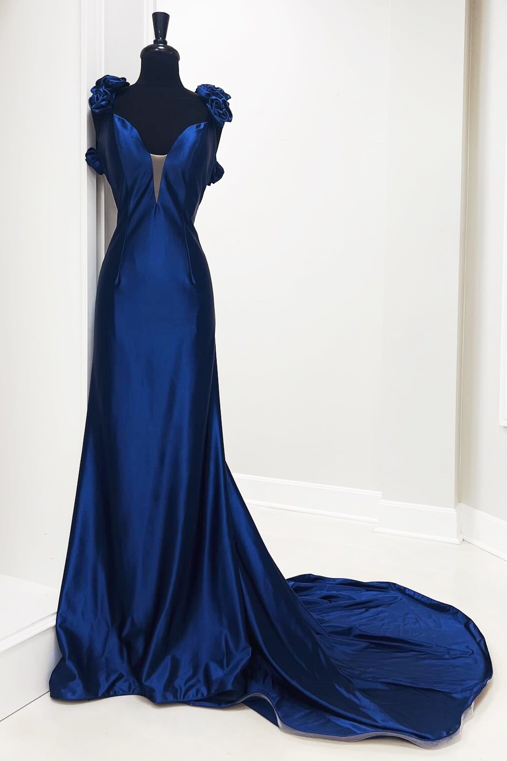 Vestido largo de sirena con escote en V y espalda descubierta