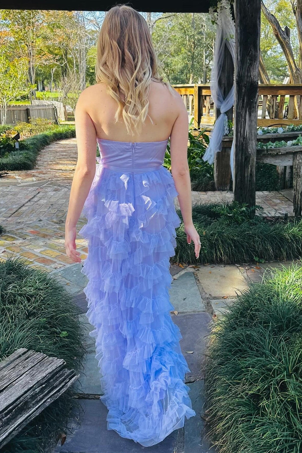 Robe longue lavande à volants et ceinture à nœud en forme de cœur