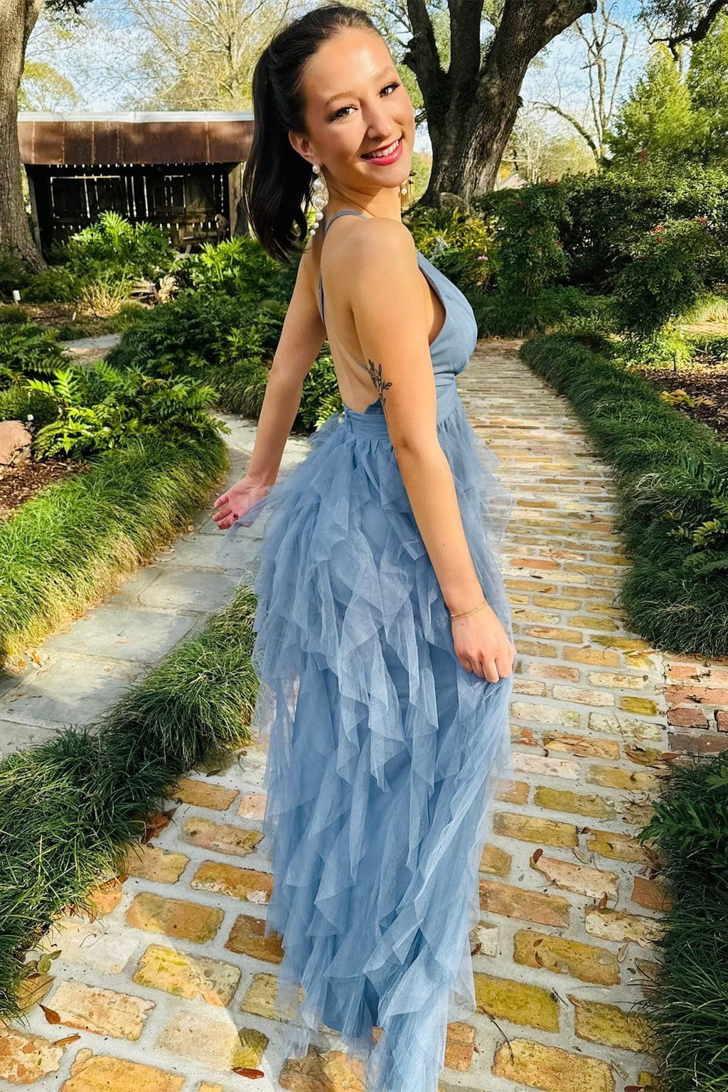 Robe longue à volants en V bleu fumé