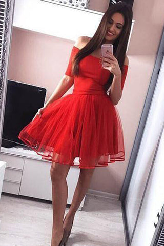 Vestido negro de fiesta de bienvenida con hombros descubiertos y corte en A. Elegante vestido negro corto.