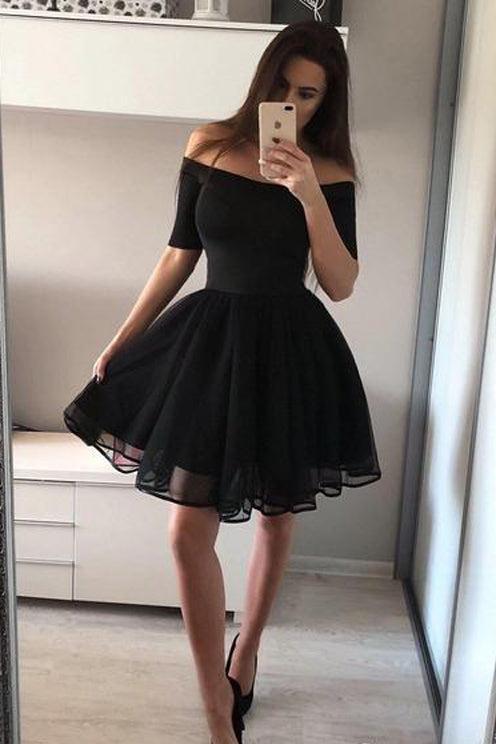 Robe noire trapèze épaules dénudées pour le bal de promo, petite robe noire chic
