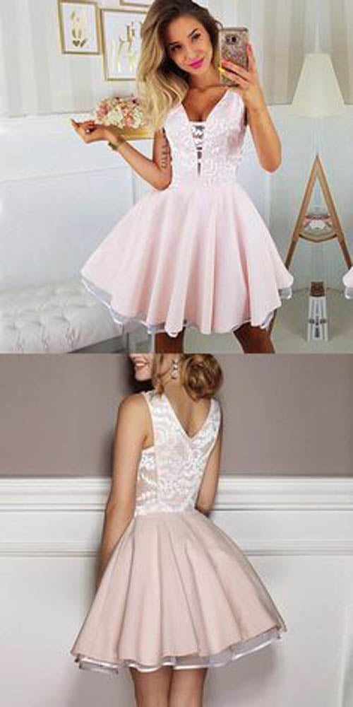 Vestidos cortos de fiesta de bienvenida con escote en V y apliques de encaje.