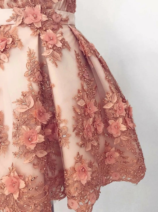 Robe de bal courte rose perle en tulle, coupe trapèze, col en V
