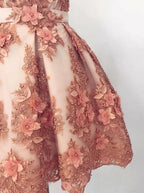 Robe de bal courte rose perle en tulle, coupe trapèze, col en V