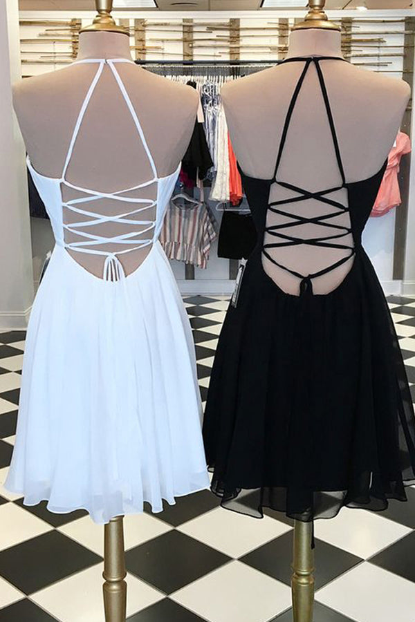 Robe de bal simple en mousseline de soie, coupe trapèze, col en V, dos croisé et broderies.