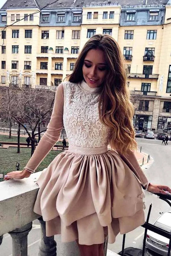 Vestidos de fiesta de satén con encaje, corte en A, cuello alto, manga larga, espalda descubierta y detalles de encaje.