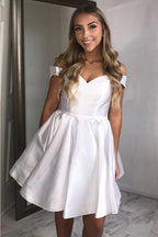Vestidos sencillos con hombros descubiertos para la fiesta de bienvenida. Vestidos baratos con cordones para la fiesta de bienvenida.