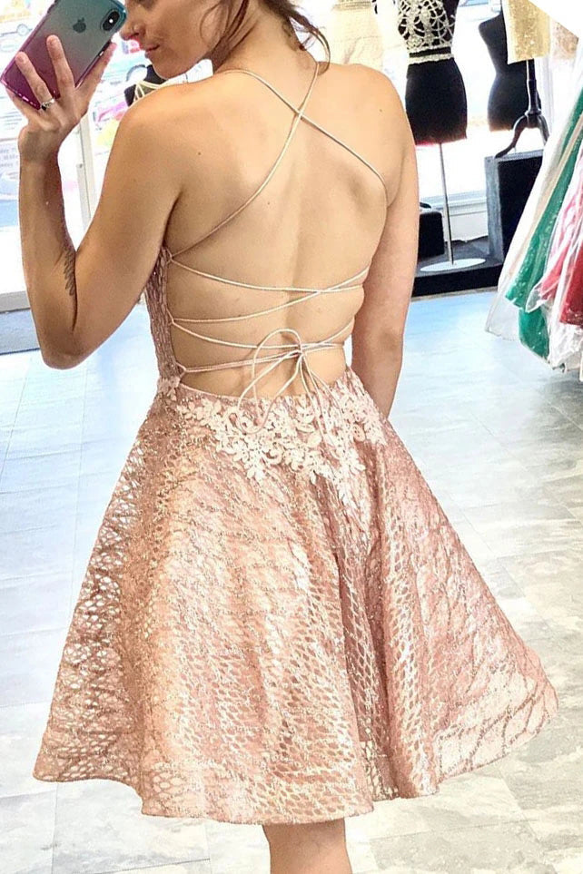 Vestido corto de fiesta de encaje corte A con espalda cruzada
