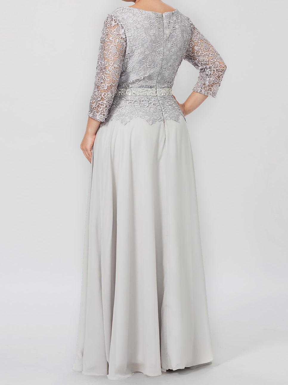 Robe de mère de la mariée longue jusqu'au sol, coupe trapèze/princesse, col rond, manches 3/4, ornée d'appliqués et de sequins 