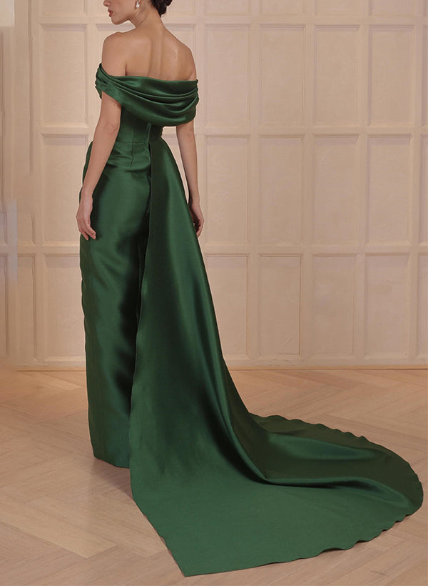Robe de mariée princesse en satin, coupe trapèze, épaules dénudées et fente latérale. 