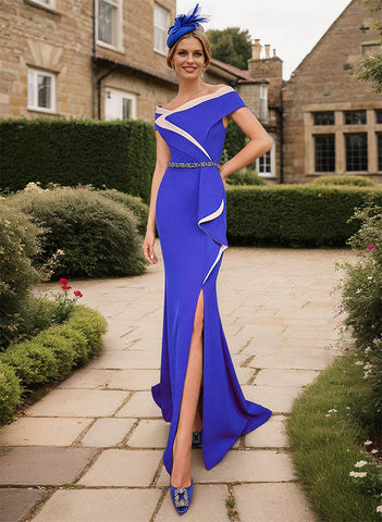 Robes de mère de la mariée de style trompette/sirène, épaules dénudées, fente latérale et perles 