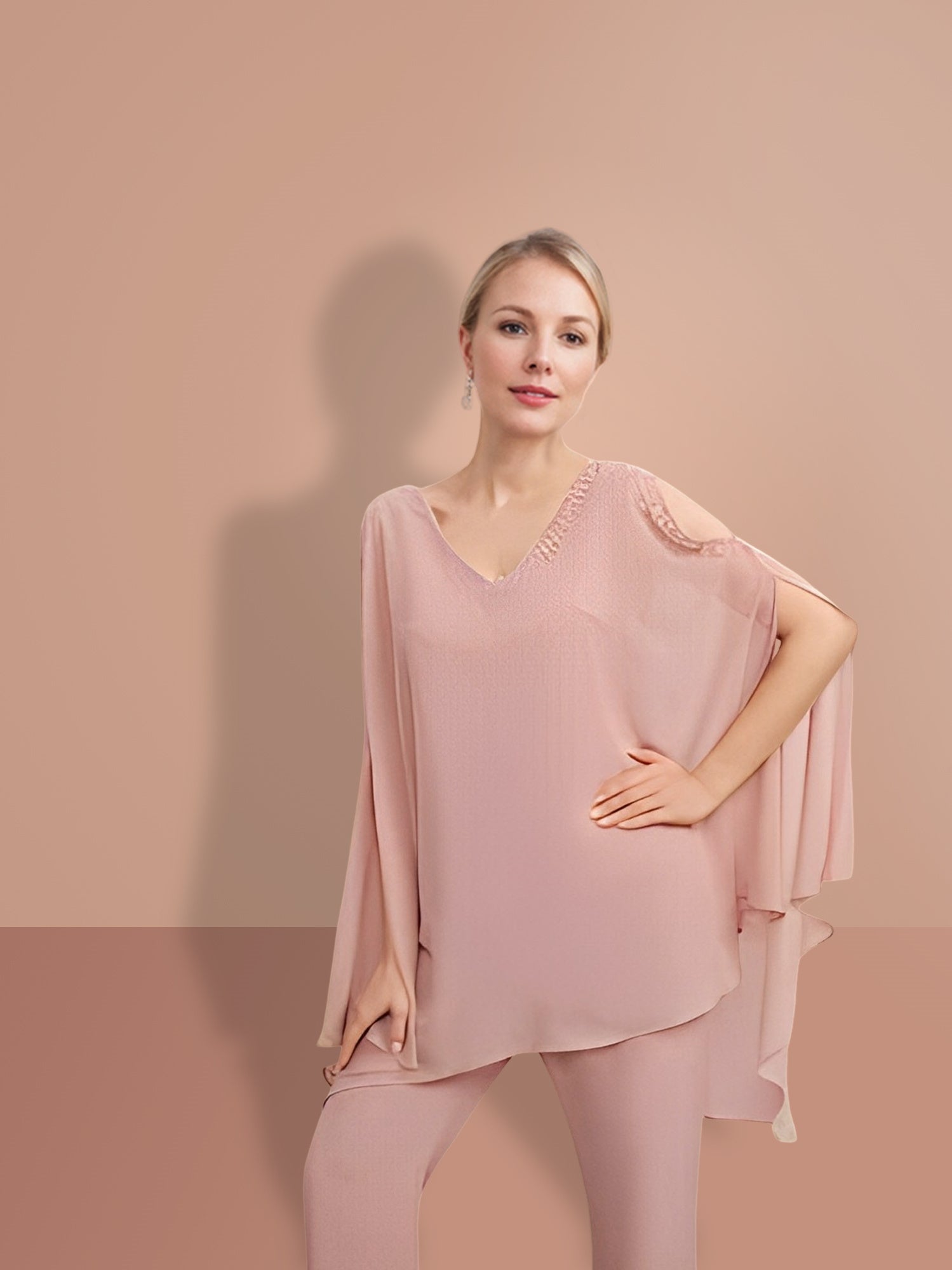 Tailleur-pantalon en mousseline à manches courtes et col en V pour la mère de la mariée 