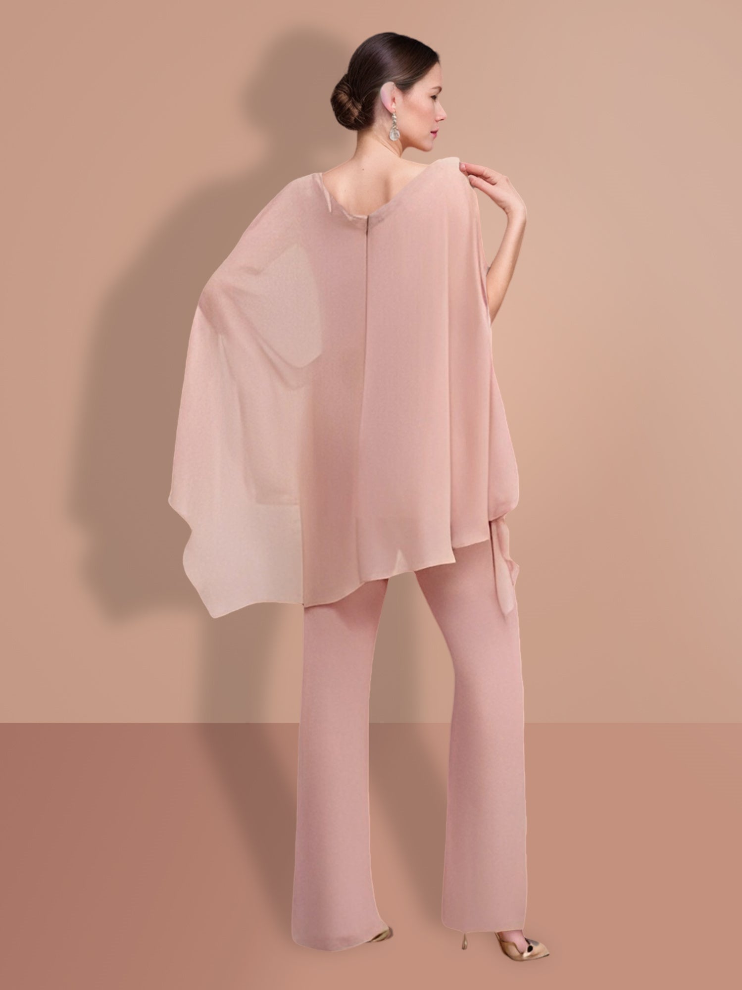 Tailleur-pantalon en mousseline à manches courtes et col en V pour la mère de la mariée 