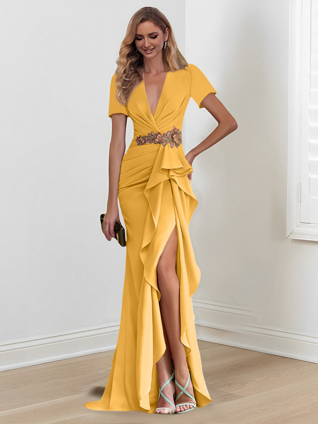 Vestidos de corte sirena/trompeta hasta el suelo para la madre de la novia, con escote en V y volantes 