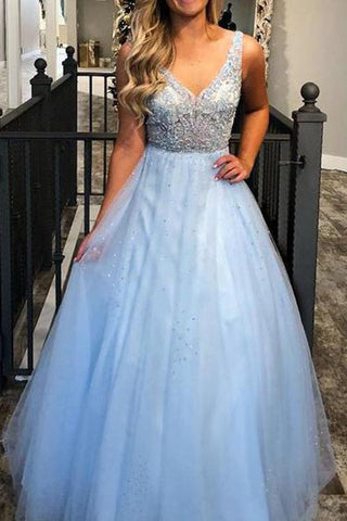 Robe de bal junior bleu ciel à col en V, ornée de perles et pleine de charme