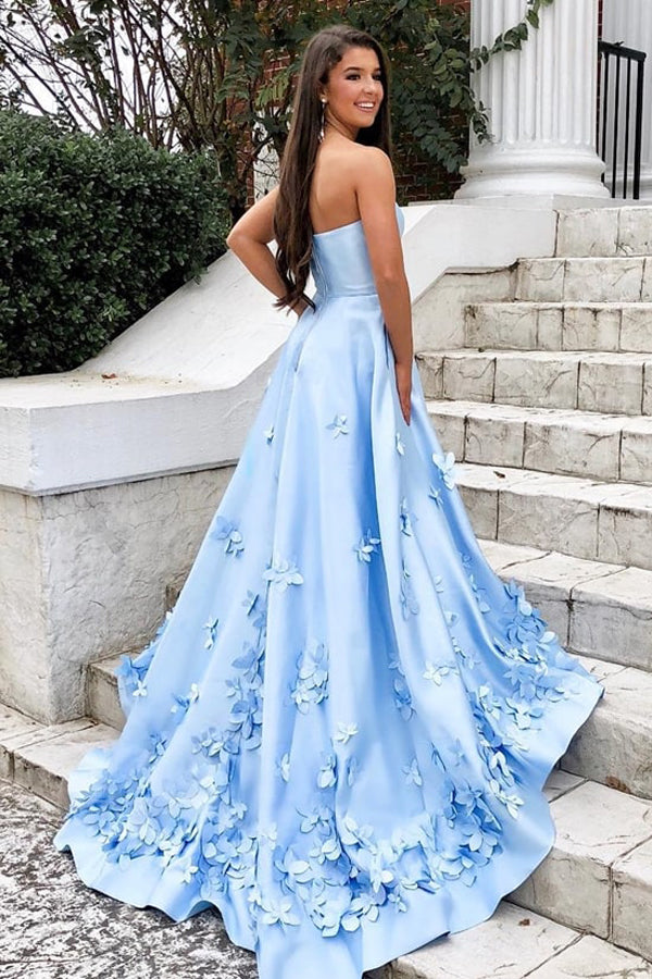 Vestidos largos de fiesta corte A, azul cielo, satinados, con escote corazón y apliques florales en 3D.
