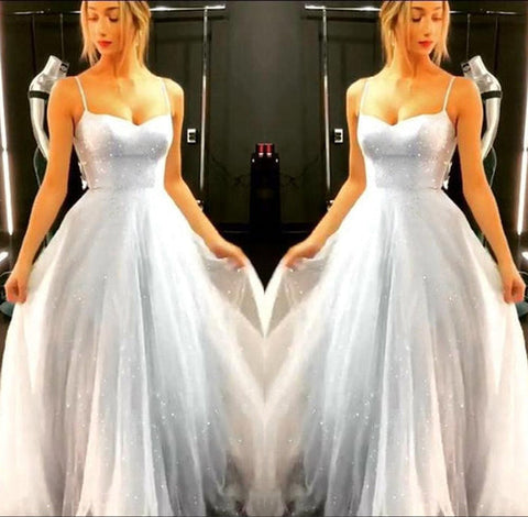 Robe de bal longue bleu ciel scintillante, coupe trapèze, dos nu