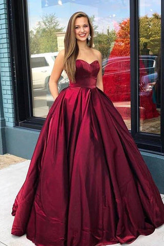 Robe de bal longue en satin rouge foncé à décolleté cœur et poches, robe de soirée