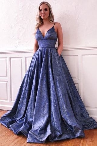 Robe de bal scintillante en forme de A, décolleté en V profond, bretelles spaghetti, traîne et poches