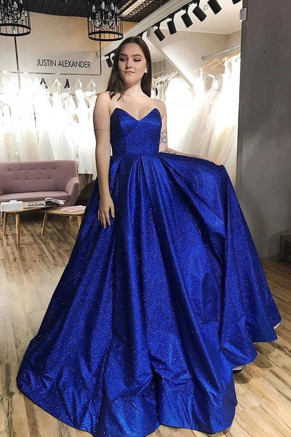 Vestido de fiesta azul real brillante de tul sin tirantes con escote en V y corte en A con bolsillos