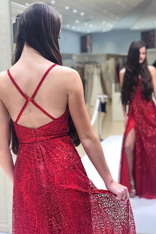 Robe de bal/cérémonie rouge longue à paillettes, dos nu, col en V et fente.