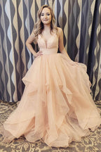 Vestido largo de fiesta/formal de organza con elegantes tirantes y volantes, corte en A.