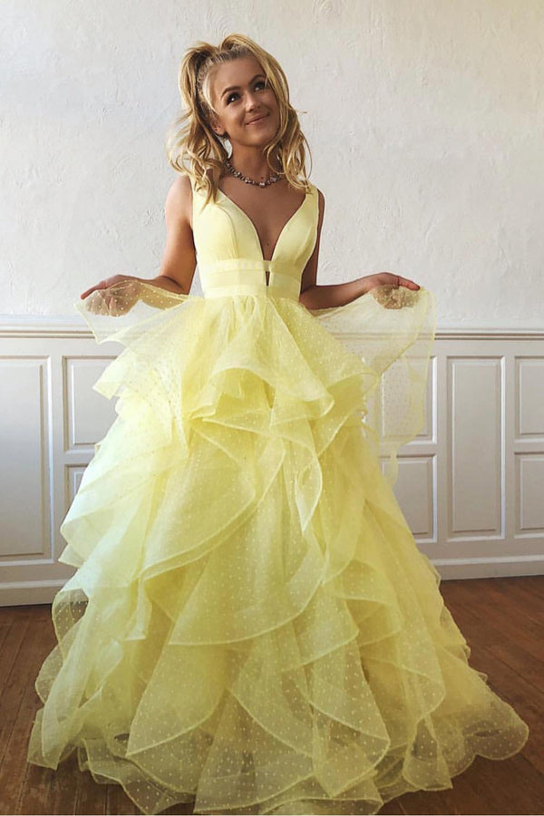 Vestidos de fiesta largos amarillos de tul con escote en V y corte en A con volantes
